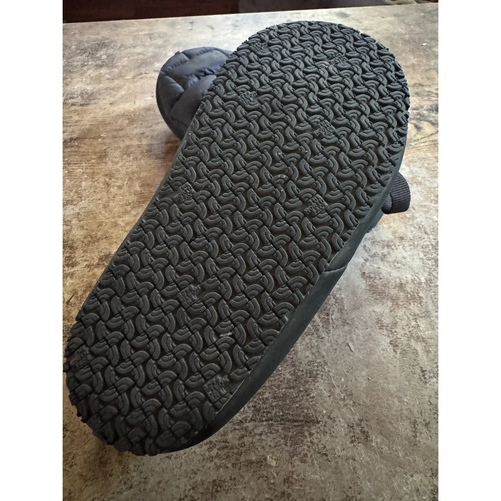The North Face ThermoBall Traction Mule II Size 2 Black Puffy Slipper Gorpcore